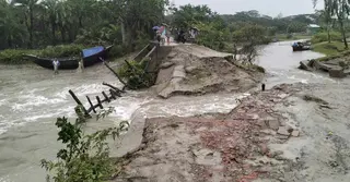 জোয়ারের পানিতে নিঝুম দ্বীপের সড়ক যোগাযোগ বিচ্ছিন্ন, দুর্ভোগে বাসিন্দারা